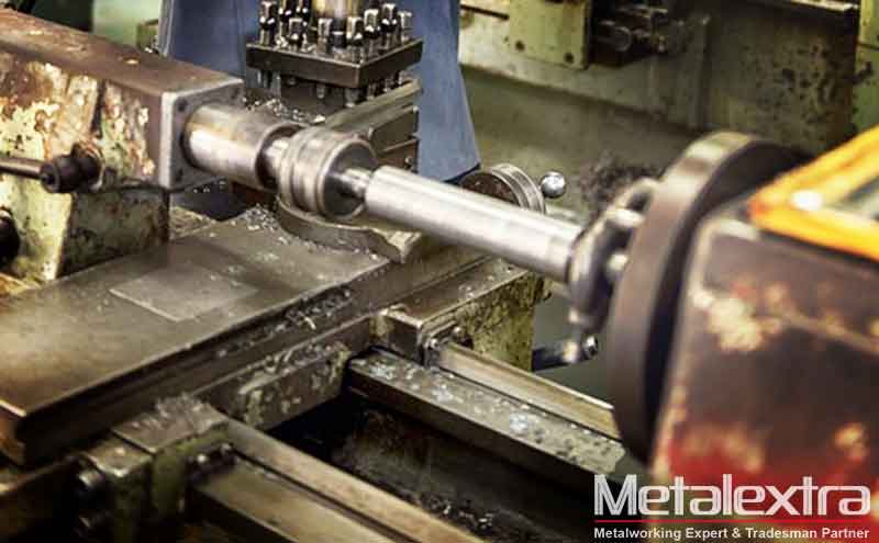 Pengertian dan Fungsi Mesin Bubut Gulung dalam Industri Logam